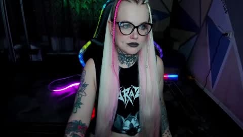 Snapshot of hannah_chaos chatting on 12.12.24 Hannah online show from 12.12.24