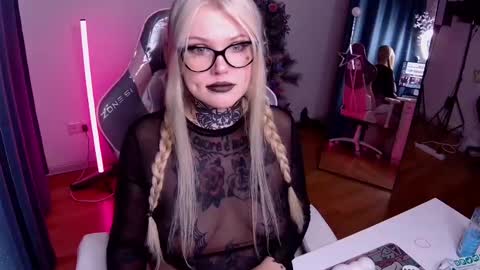 Snapshot of hannah_chaos chatting on 01.17.25 Hannah online show from 01.17.25