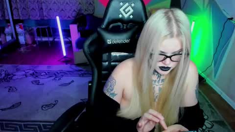 Snapshot of hannah_chaos chatting on 02.25.25 Hannah online show from 02.25.25