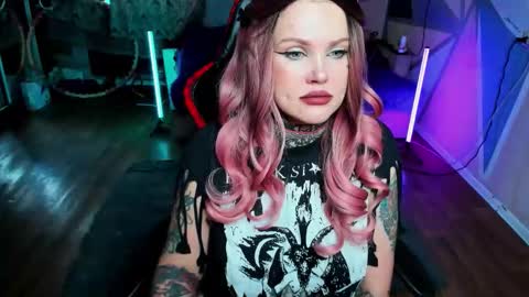 Snapshot of hannah_chaos chatting on 09.12.25 Hannah online show from 09.12.25