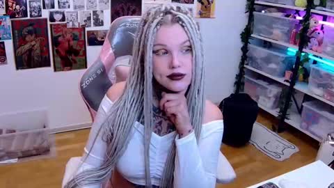 Snapshot of hannah_chaos chatting on 10.20.25 Hannah online show from 10.20.25