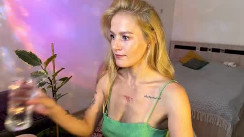 hannah levis  online show from 10.01.25