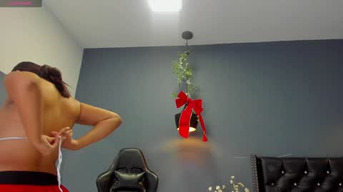 Snapshot of hannah_miller__ chatting on 12.18.24 HANNAH MILLER online show from 12.18.24