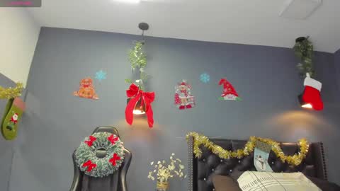 Snapshot of hannah_miller__ chatting on 12.20.24 HANNAH MILLER online show from 12.20.24