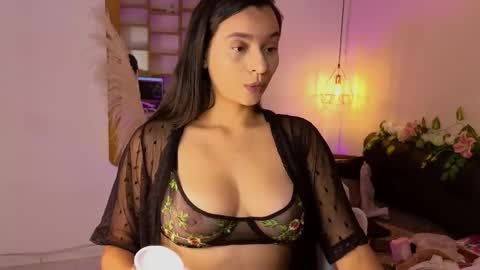 Snapshot of hannah_williams1 chatting on 10.23.25 Hannah Williams online show from 10.23.25