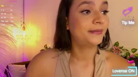 Snapshot of hannah_williams1 chatting on 10.24.25 Hannah Williams online show from 10.24.25