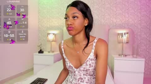Snapshot of hannah_willian chatting on 05.05.26 online show from 05.05.26