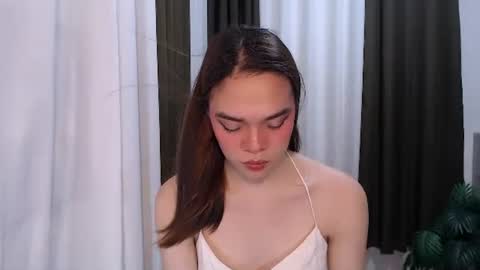 Snapshot of hannahforyou chatting on 05.13.26 HANNAH online show from 05.13.26