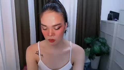 Snapshot of hannahforyou chatting on 05.17.26 HANNAH online show from 05.17.26