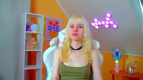 Snapshot of hannahhollis chatting on 06.05.26 Hannah online show from 06.05.26