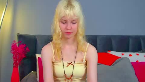 Snapshot of hannahhollis chatting on 06.18.26 Hannah online show from 06.18.26