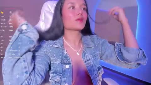 hannahmonttgomery  Help me reach 100 Hands up online show from 02.09.26