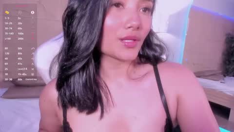 Snapshot of hannahmonttgomery chatting on 04.06.26 hannahmonttgomery Help me reach 100 Hands up online show from 04.06.26