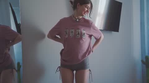 Snapshot of hannasthesia chatting on 06.19.26 Hanna online show from 06.19.26