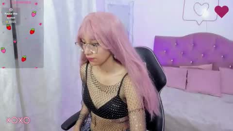 Snapshot of hanni_tay chatting on 11.30.25 HANNI online show from 11.30.25