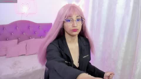 Snapshot of hanni_tay chatting on 12.01.25 HANNI online show from 12.01.25