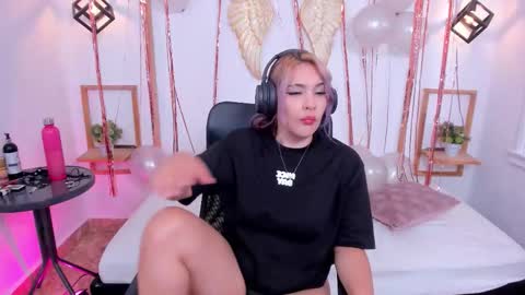 Snapshot of hannybelle__ chatting on 11.04.25 Hanny online show from 11.04.25