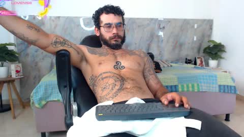 Snapshot of hanz_col chatting on 05.31.26 hanz_col online show from 05.31.26