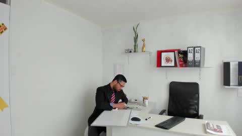 Happer Quinn  Mr Hale online show from 11.28.25