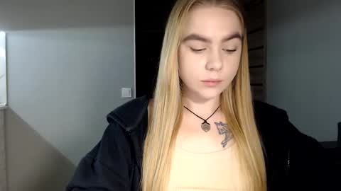 Snapshot of happy_fox_ chatting on 01.24.25 happy_fox_ online show from 01.24.25