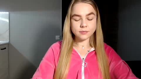 Snapshot of happy_fox_ chatting on 02.13.25 happy_fox_ online show from 02.13.25