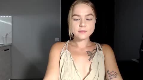 Snapshot of happy_fox_ chatting on 09.10.25 happy_fox_ online show from 09.10.25