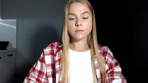 Snapshot of happy_fox_ chatting on 09.20.25 happy_fox_ online show from 09.20.25