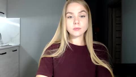 Snapshot of happy_fox_ chatting on 09.23.25 happy_fox_ online show from 09.23.25