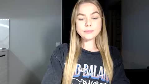 happy_fox_ online show from 11.17.25