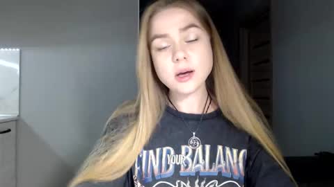 happy_fox_ online show from 04.15.26