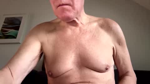 Snapshot of happysierra chatting on 02.18.26 Harry online show from 02.18.26