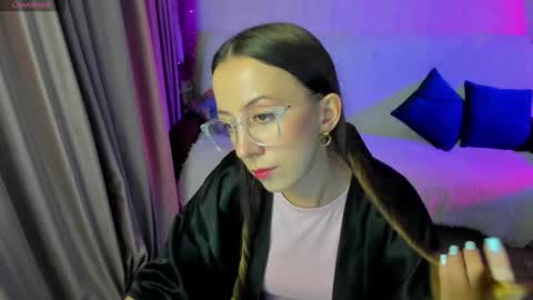 Stephanie online show from 11.17.25