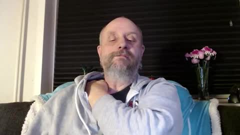 Snapshot of hardmrlazy chatting on 02.12.26 MrLazy online show from 02.12.26