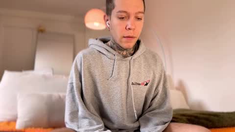 Snapshot of harry_jen chatting on 03.05.25 TAP HERE choise Harry tattoo on chest Jen curls hair online show from 03.05.25