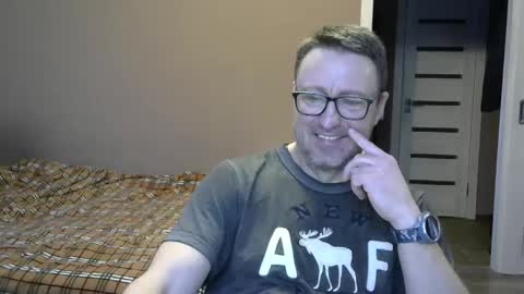 Snapshot of harrysnake chatting on 12.23.24 HarrySnake online show from 12.23.24