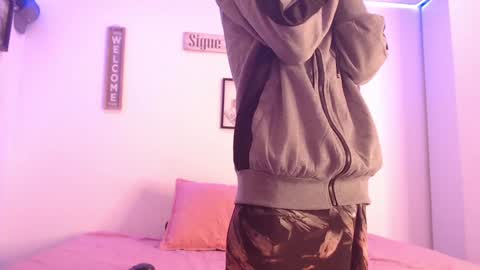 Snapshot of harrythomson1 chatting on 12.19.24 harry thomson online show from 12.19.24