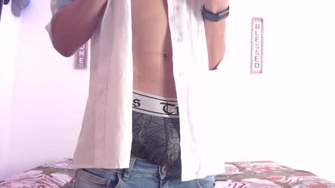 Snapshot of harrythomson1 chatting on 01.22.25 harry thomson online show from 01.22.25