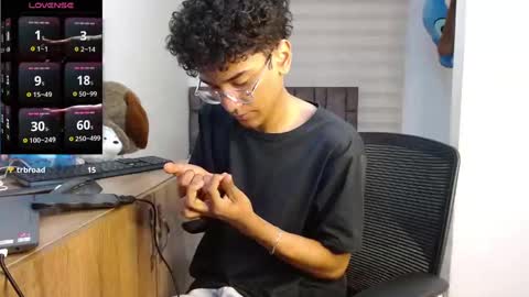 Snapshot of harrytwink18 chatting on 09.11.25 HARRY online show from 09.11.25