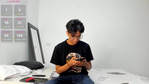 Snapshot of harrytwink18 chatting on 12.19.25 HARRY online show from 12.19.25