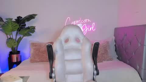 Snapshot of hasbella_saenz1 chatting on 03.14.26 s online show from 03.14.26