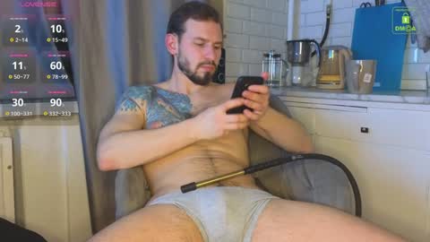 Snapshot of haydenmuscled chatting on 12.29.24 HaydenMuscled online show from 12.29.24