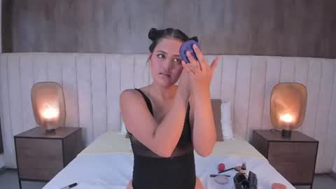 Snapshot of hayli_monroee chatting on 06.12.26 Hayli online show from 06.12.26