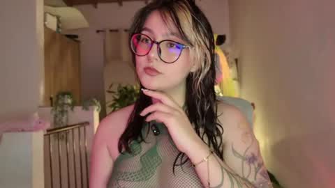 Snapshot of hazelbrownn23 chatting on 06.21.26 Hazel Brown online show from 06.21.26