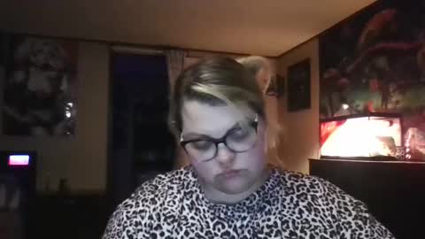 Hazeleyez97 online show from 09.13.25