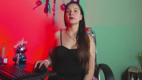 Snapshot of hazz_smith chatting on 02.13.26 HAZZ SMITH online show from 02.13.26