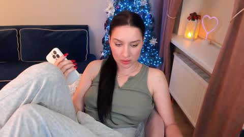 Snapshot of heaven_chloe chatting on 01.01.25 Heaven girl online show from 01.01.25