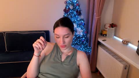 Snapshot of heaven_chloe chatting on 01.26.25 Heaven girl online show from 01.26.25