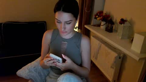 Snapshot of heaven_chloe chatting on 03.12.25 Heaven girl online show from 03.12.25