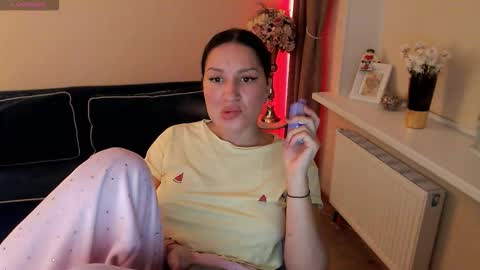 Snapshot of heaven_chloe chatting on 09.08.25 Heaven girl online show from 09.08.25