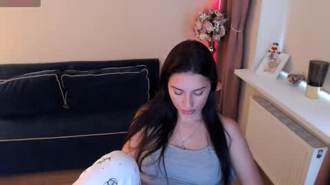 Snapshot of heaven_chloe chatting on 10.10.25 Heaven girl online show from 10.10.25